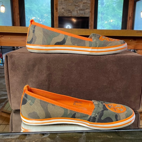 Tory Burch camo and orange loafers Sz 8 - Picture 3 of 8